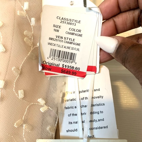 David’s bridal wedding gown - Picture 7 of 11